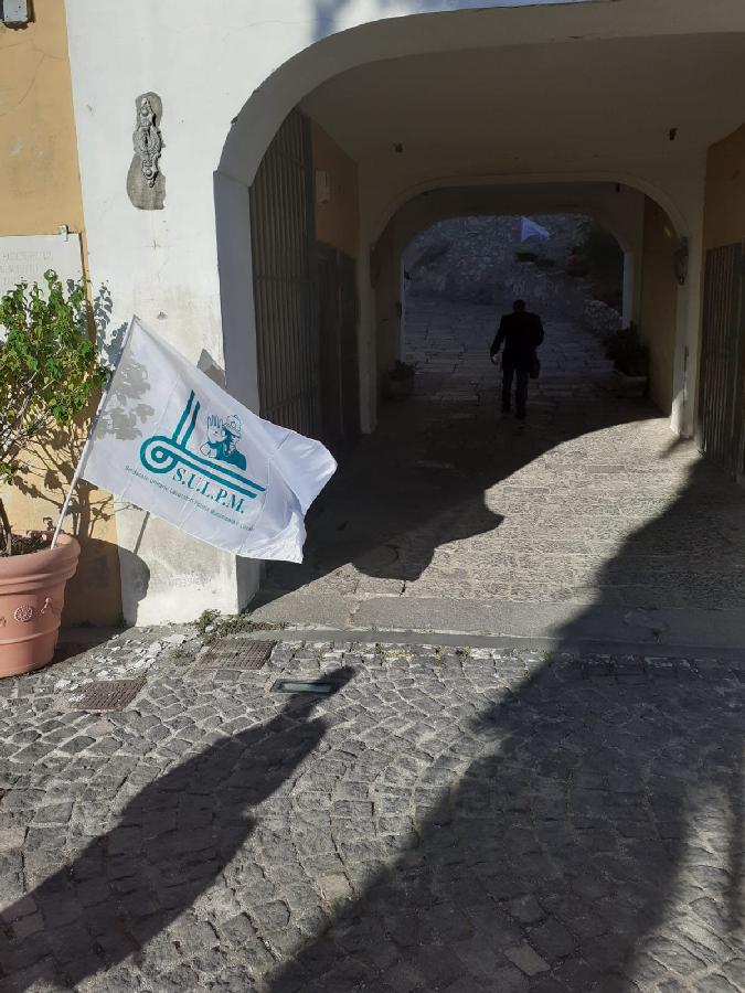 eda9b81d 847f 49a5 b7d4 83f5bf46b287